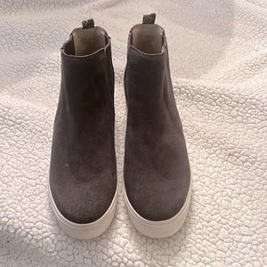 Dolce Vita gray suede hidden wedge sneaker size 9.5